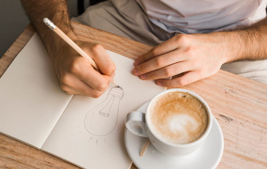 Person sketching a lightbulb to show beginner’s mindset benefits for creativity and learning.